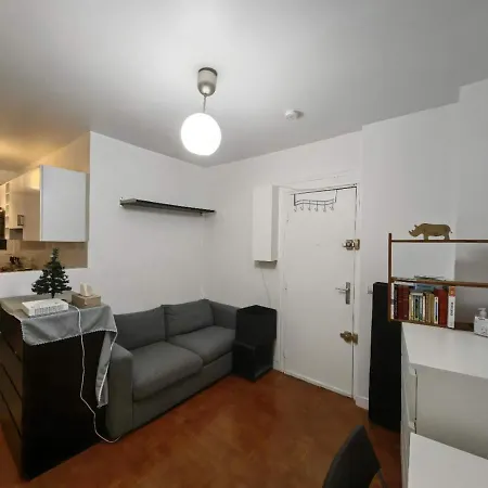 Cozy Little In Daire